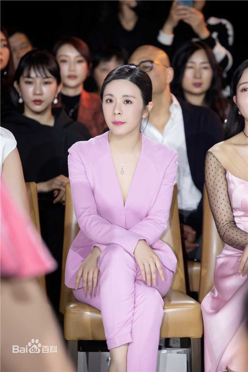 李蓓蕾活动照性感图片图集