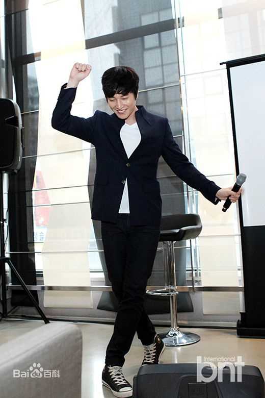 金多炫(Kim Da-Hyun)小型音乐会壁纸壁纸