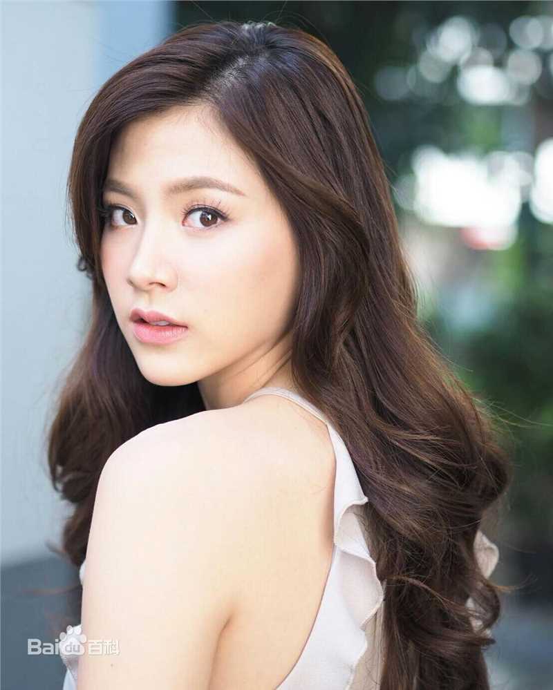 平采娜·乐维瑟派布恩( 、Pimchanok Luevisadpaibul) 生活照图册