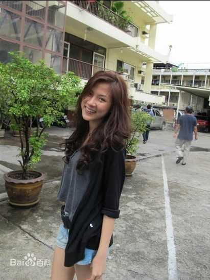 最新平采娜·乐维瑟派布恩( 、Pimchanok Luevisadpaibul)精彩图册