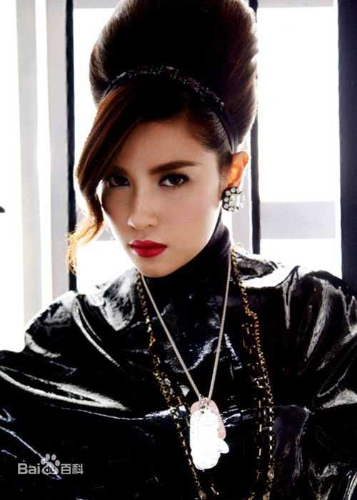 婉娜拉·宋提查( 、Wannarot Sonthichai)最优质Vill杂志靓照