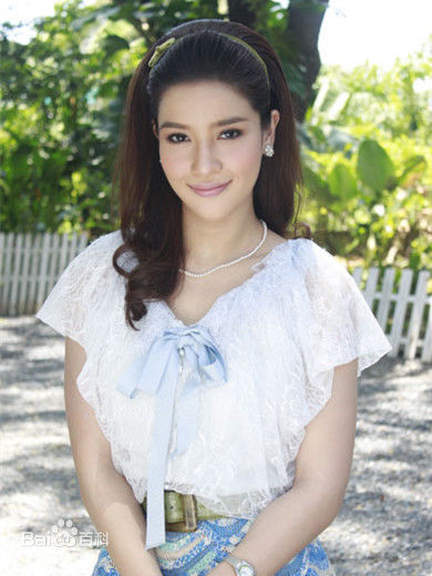 婉娜拉·宋提查( 、Wannarot Sonthichai)Vill参演电视剧壁纸壁纸