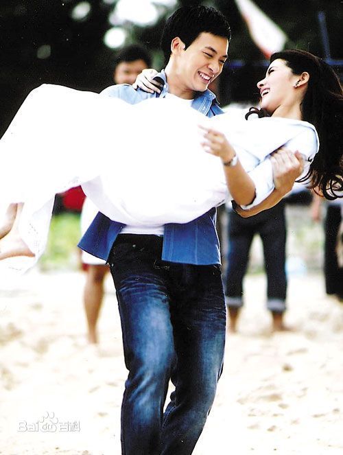 婉娜拉·宋提查( 、Wannarot Sonthichai)穿越时空寻找爱图片图集