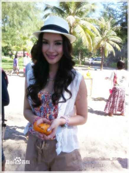 婉娜拉·宋提查( 、Wannarot Sonthichai)爱如潮涌性感图片图集