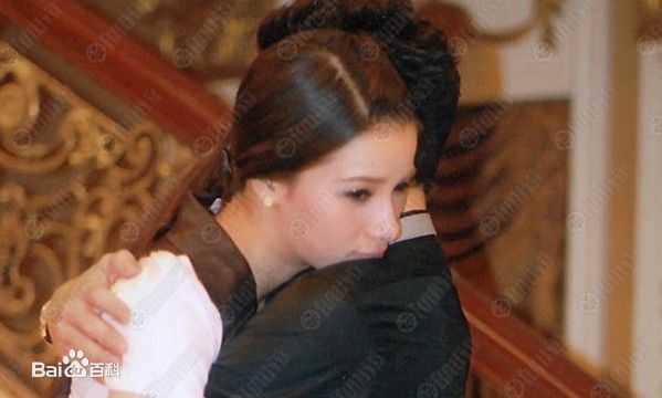 婉娜拉·宋提查( 、Wannarot Sonthichai)情场风云生活照