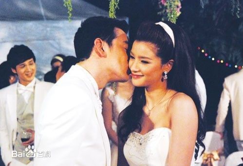 婉娜拉·宋提查( 、Wannarot Sonthichai)情场风云生活照