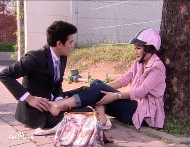 婉娜拉·宋提查( 、Wannarot Sonthichai)情场风云生活照