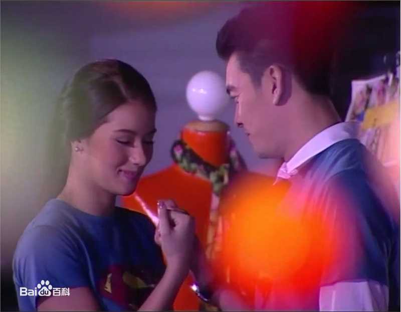 婉娜拉·宋提查( 、Wannarot Sonthichai)情场风云生活照