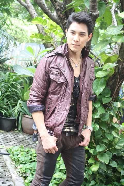 婉娜拉·宋提查( 、Wannarot Sonthichai)野蛮人壁纸壁纸