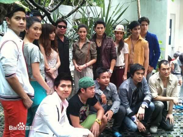 婉娜拉·宋提查( 、Wannarot Sonthichai)野蛮人壁纸壁纸