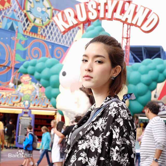 莫茶诺·欣彩萍翩( 、Monchanok Saengchaipiangpen)Mo素颜照相册