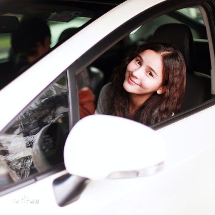 李海娜( 、Sushar Manaying)在《浪漫满屋》Aom中的