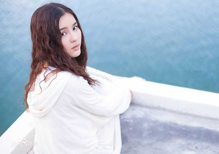 李海娜( 、Sushar Manaying)在《浪漫满屋》Aom中的