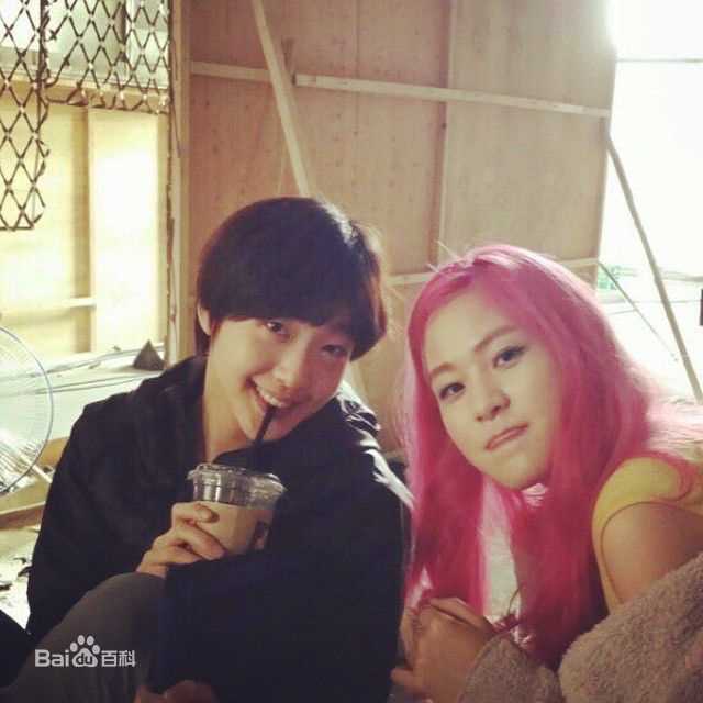 金高银（本名）()金高银生活照素颜照相册