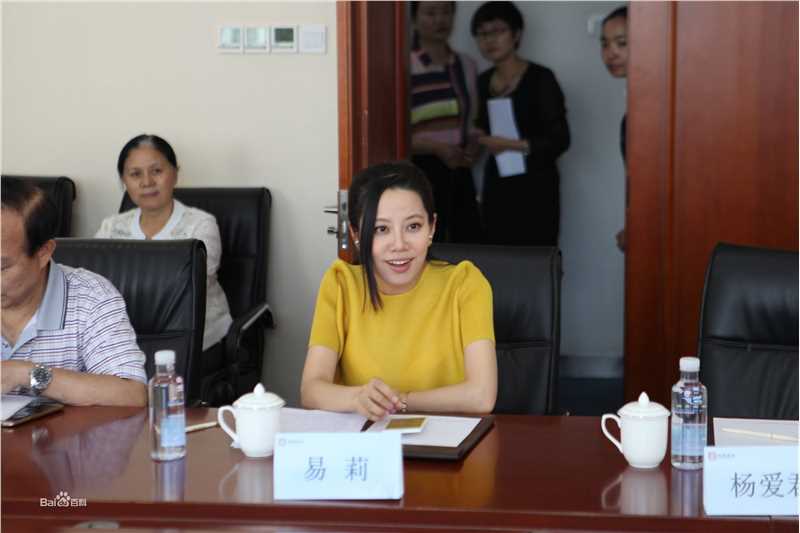 易莉(Lily)在片场性感图片图集