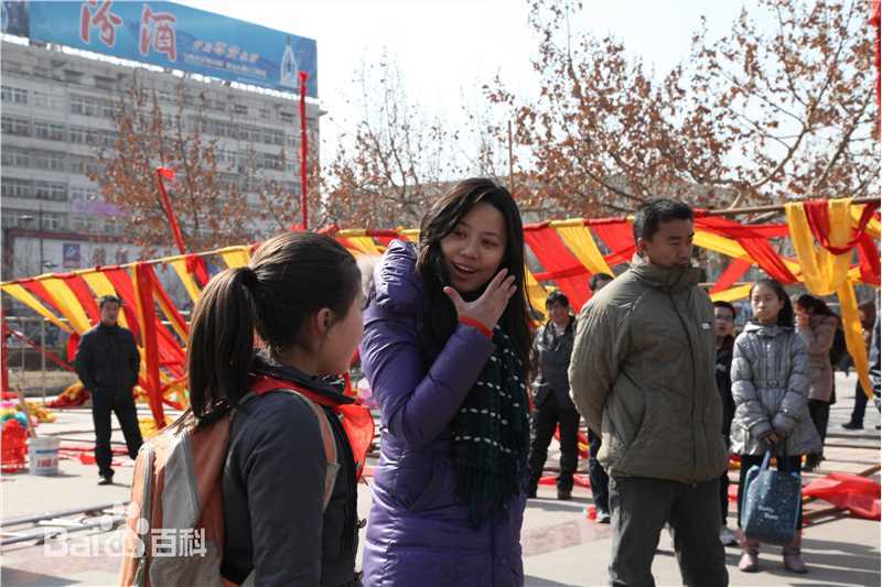 易莉(Lily)在片场性感图片图集