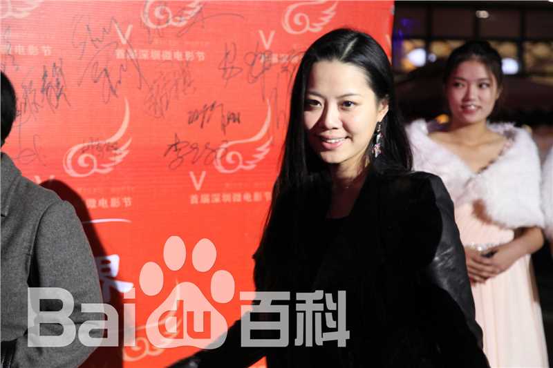 易莉(Lily)在片场性感图片图集