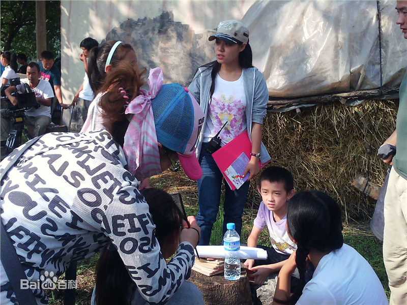 易莉(Lily)在片场性感图片图集