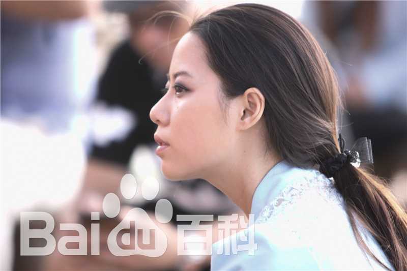 易莉(Lily)在片场性感图片图集