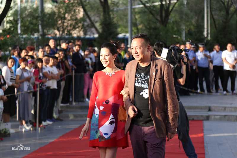 易莉(Lily)在片场性感图片图集