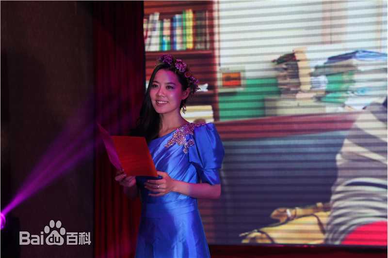 易莉(Lily)担任活动主持前后照片