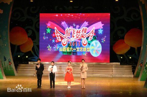 易莉(Lily)担任活动主持前后照片