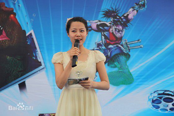 易莉(Lily)担任活动主持前后照片