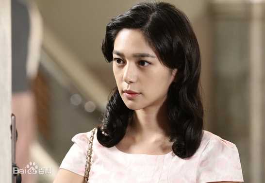 李伊利雅()影视素颜照相册