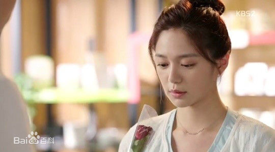 李伊利雅()影视素颜照相册