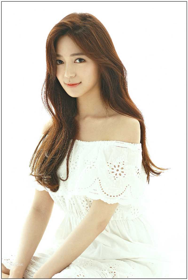 李伊利雅()画报图片图册