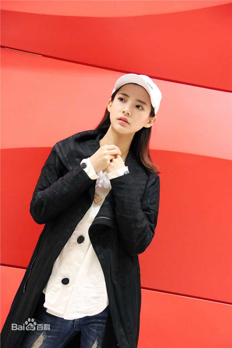 邹新宇街拍壁纸壁纸