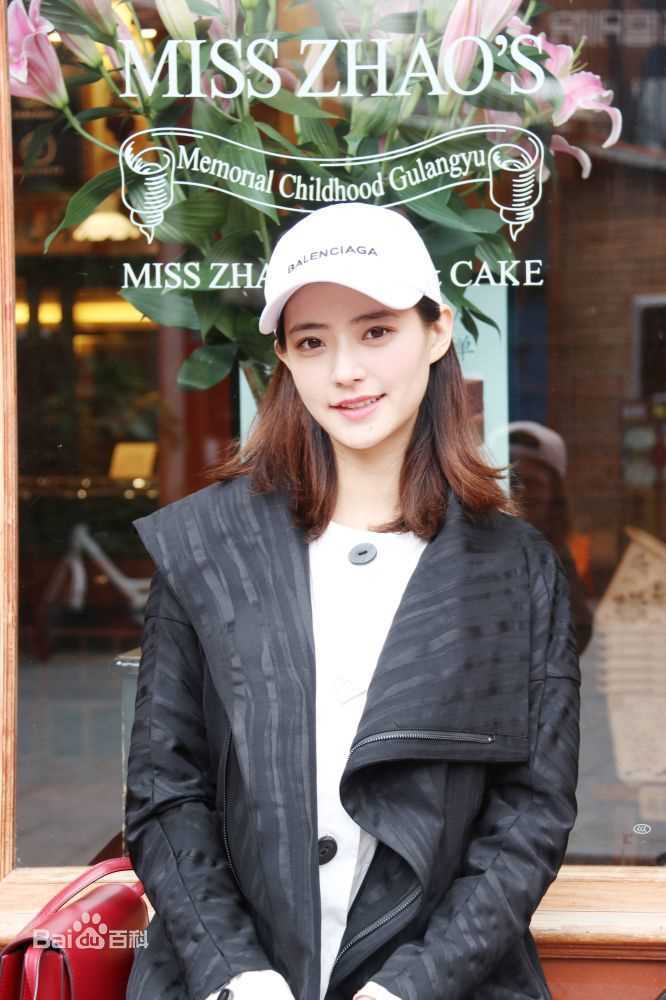 邹新宇街拍壁纸壁纸