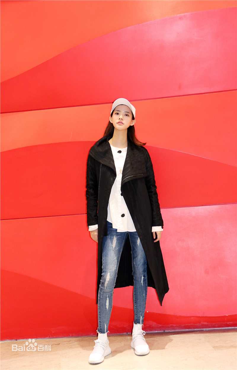 邹新宇街拍壁纸壁纸