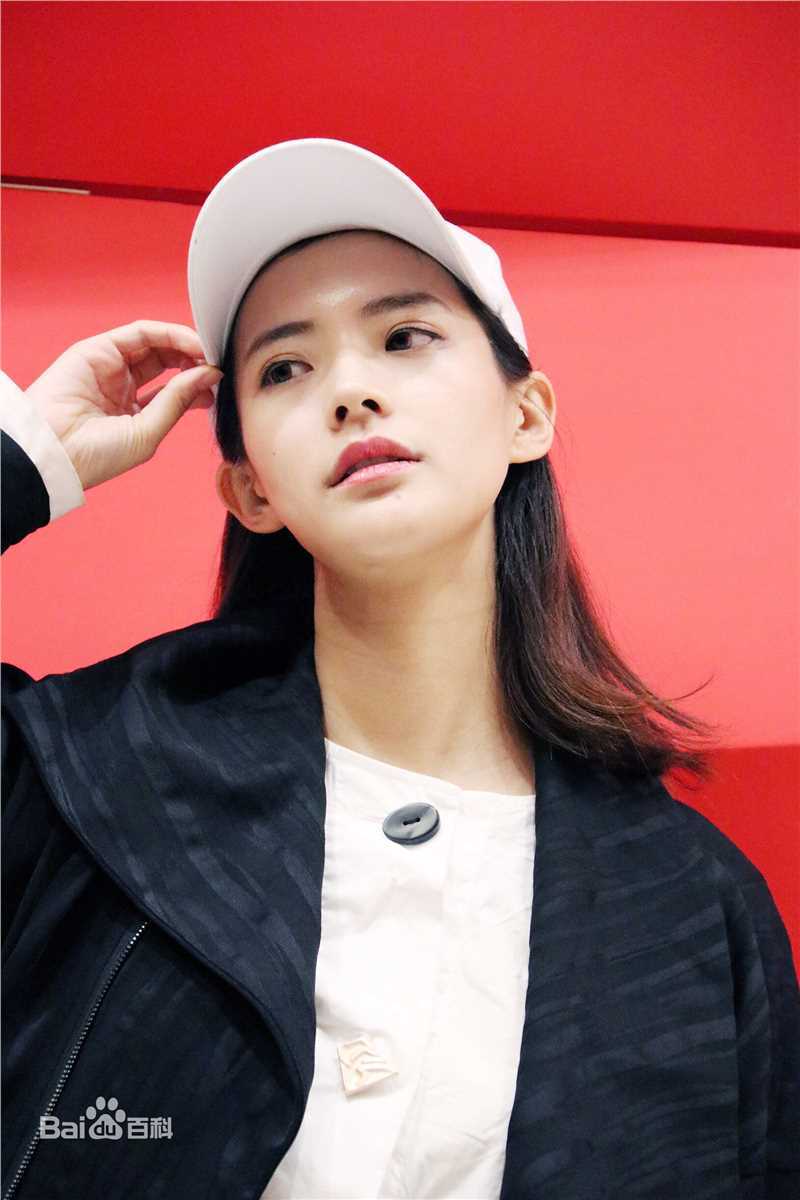 邹新宇街拍壁纸壁纸