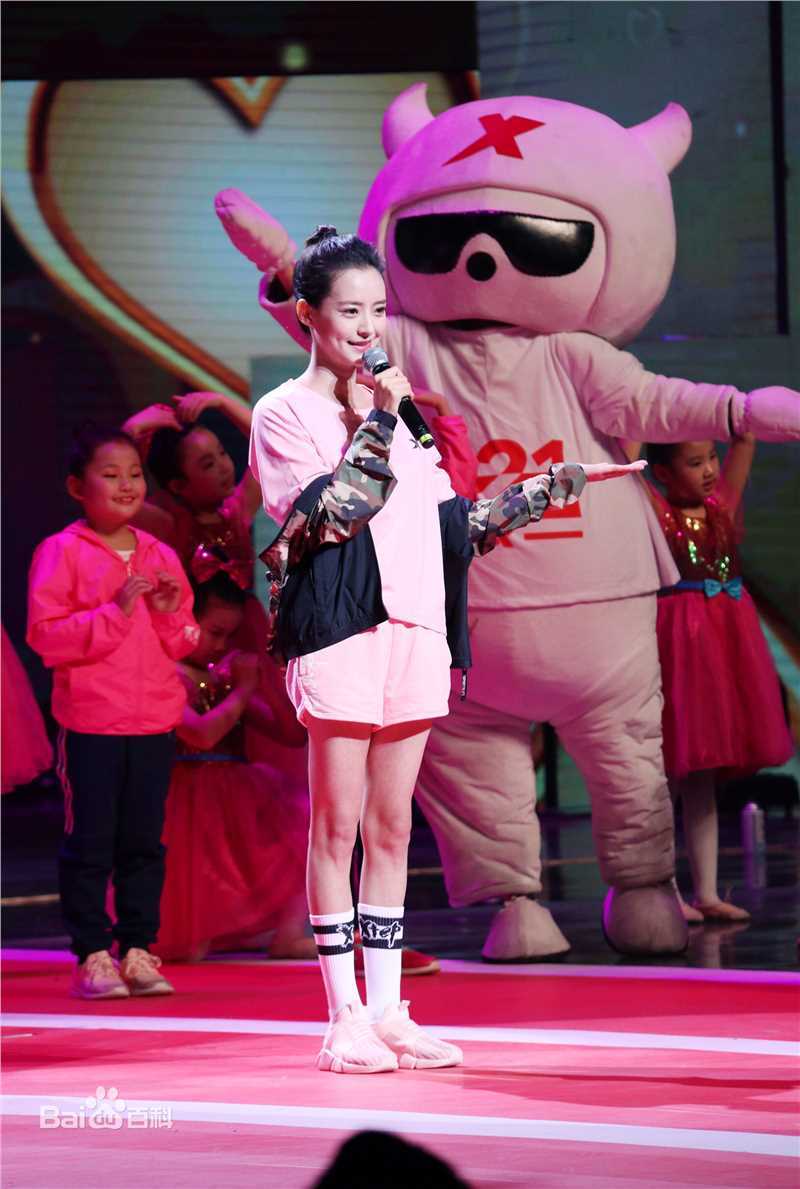 邹新宇活动照性感图片图集