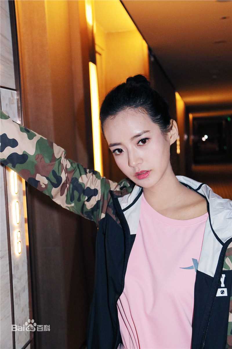 邹新宇活动照性感图片图集