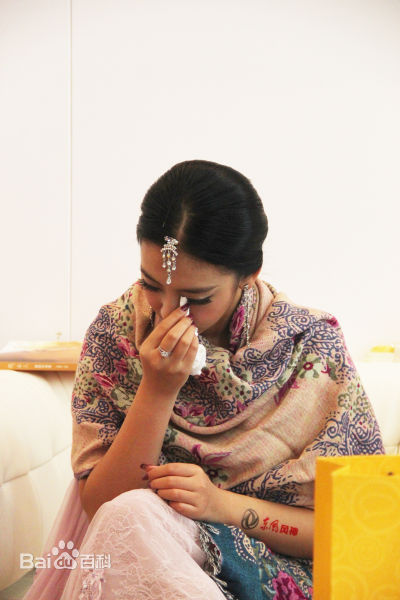 曹阳(Cao Yang)2012广州车展车模性感图片图集