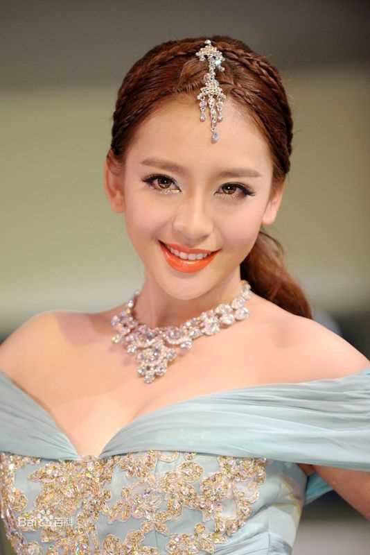 曹阳(Cao Yang)2012广州车展车模性感图片图集