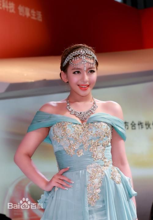 曹阳(Cao Yang)2012广州车展车模性感图片图集