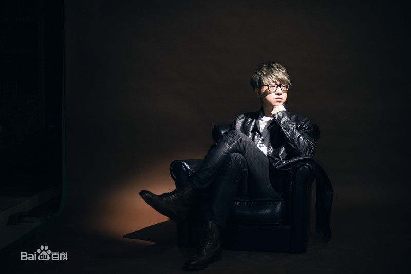 李济纶(SKYLY)前后照片