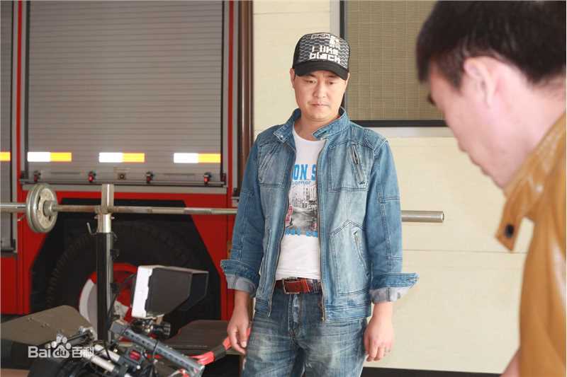 史震飞工作照前后照片