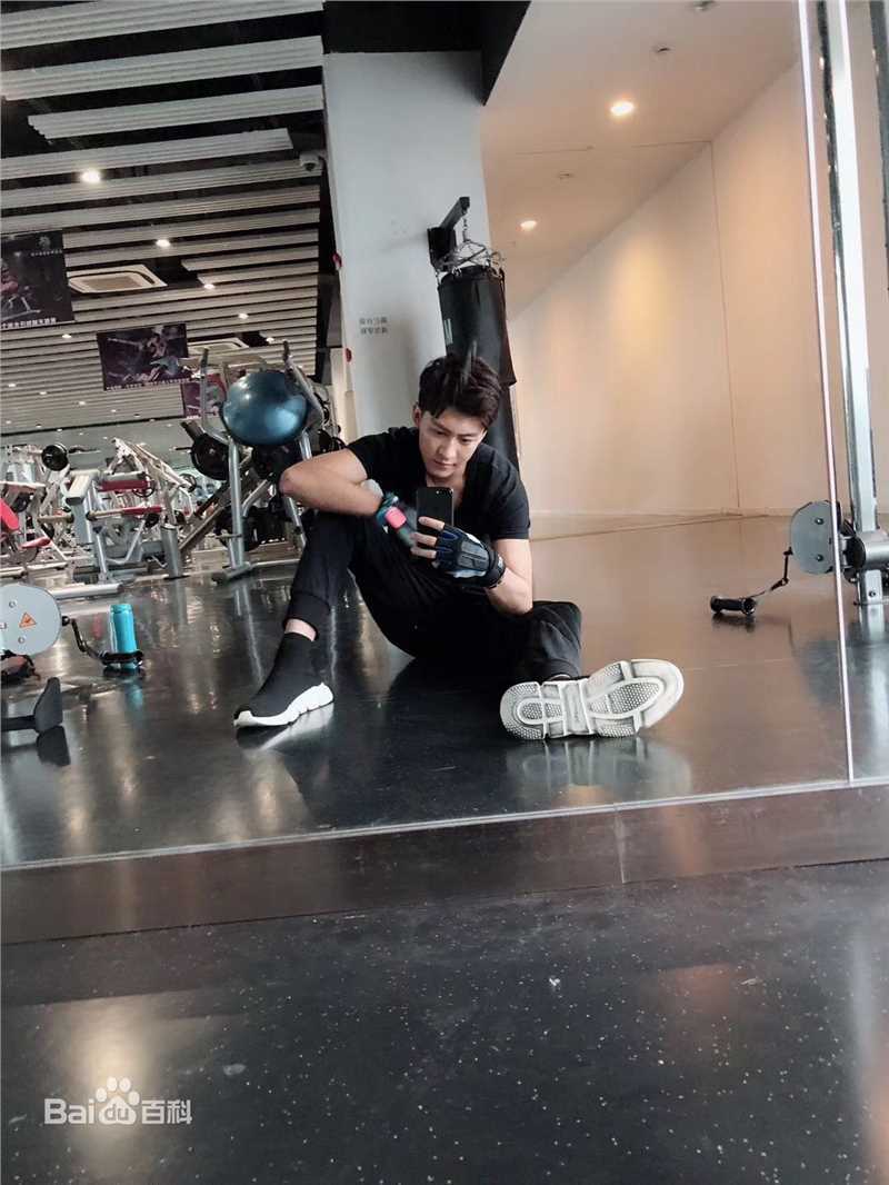 李柏谊生活写照生活照