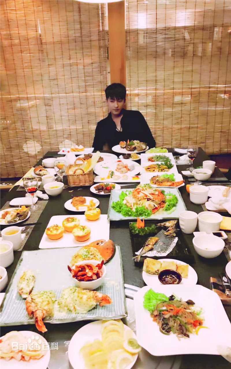 李柏谊生活写照生活照