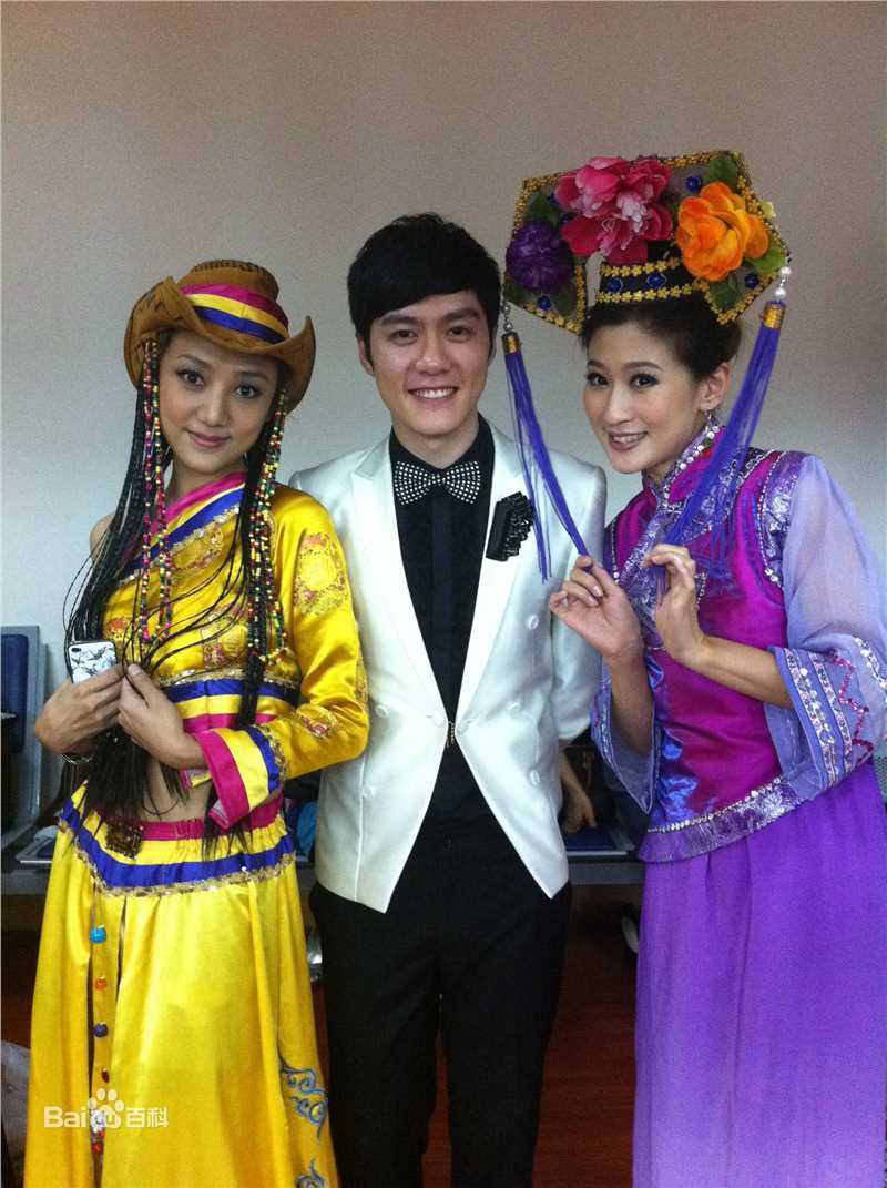 莫君莫莫主持壁纸壁纸