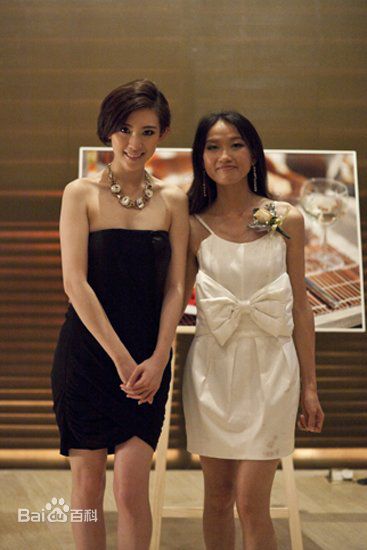 张溪芸出席活动前后照片