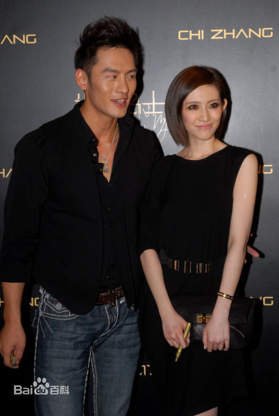 张溪芸出席活动前后照片