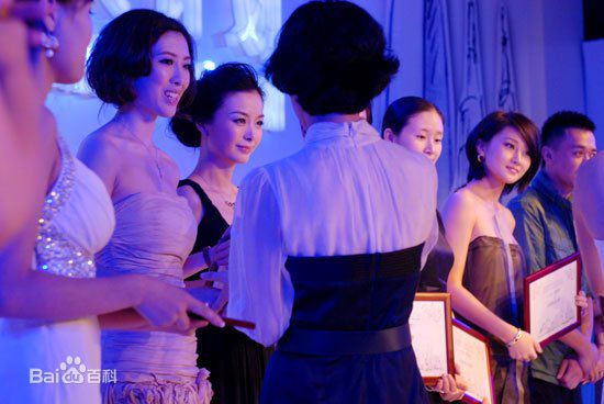 张溪芸出席活动前后照片