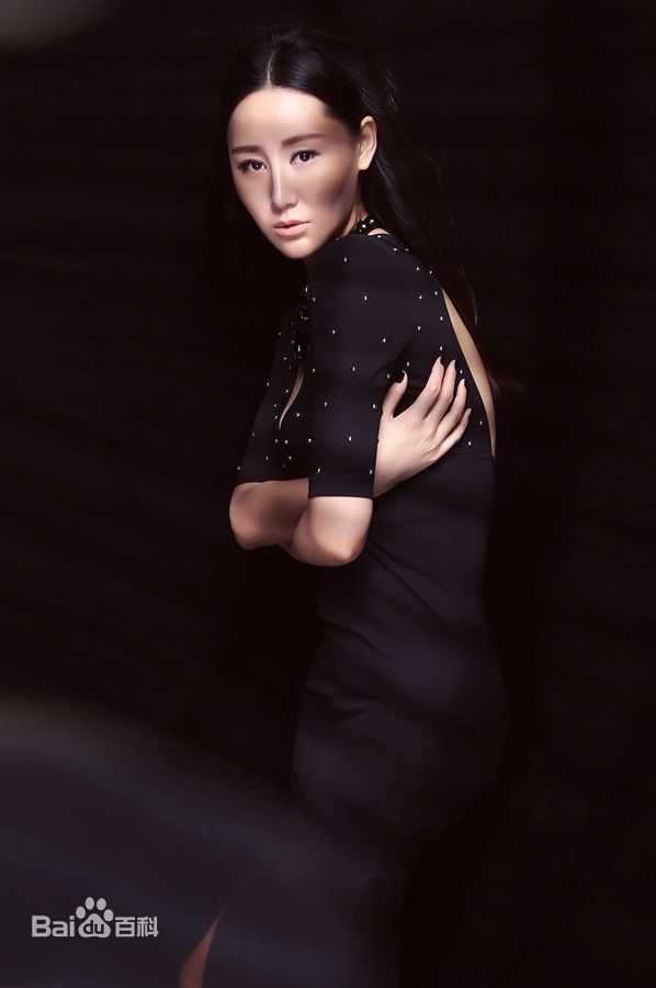 杜十五最新2014个性 深v露背壁纸