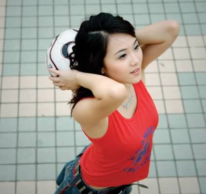 特别专辑爱穿红色T恤的足球宝贝图片