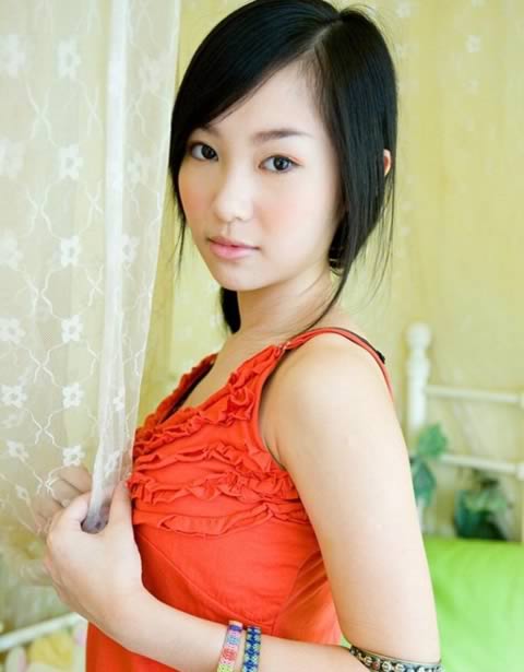 特别专辑爱穿红色T恤的足球宝贝图片